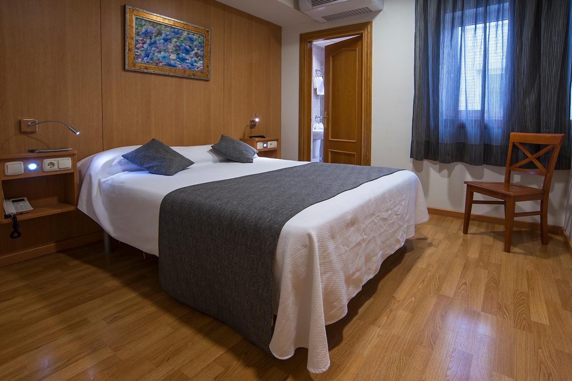 Iraipe Izaga Hostal Noain Exterior photo