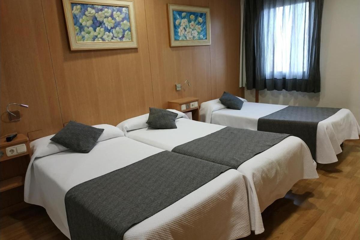 Iraipe Izaga Hostal Noain Exterior photo
