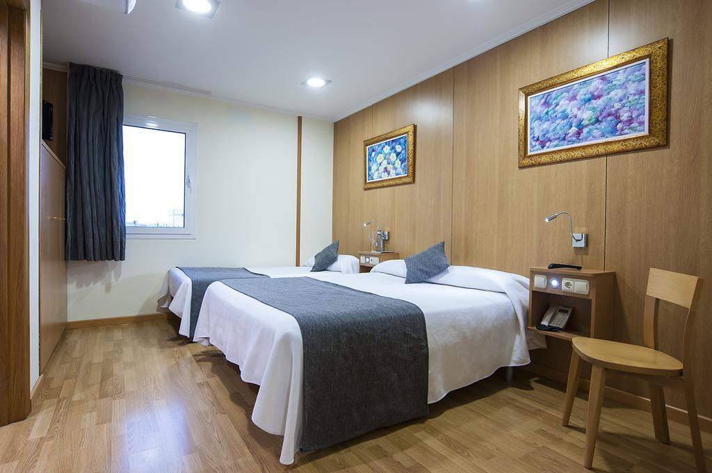 Iraipe Izaga Hostal Noain Exterior photo